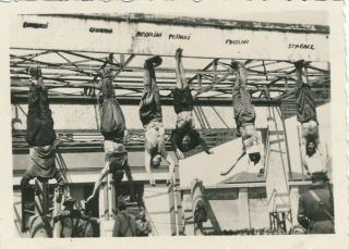 N28 Vintage Photo 2.  5x3.  5 Mussolini Mistress Hanging Dead Bodies Execution 1