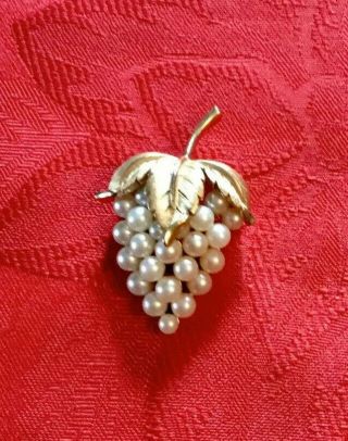 Vintage Signed Crown Trifari Gold Tone Faux Pearls Grapes Cluster Pin Brooch