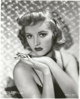 Betty Grable - 8 X 10 Paramount Vintage Photo - Hands Under Chin - Lovely -