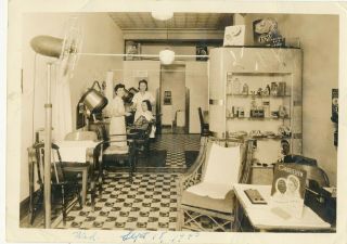 N17 Vintage Photo 5x7 Inside A Beauty Salon 1940 Detroit Michigan
