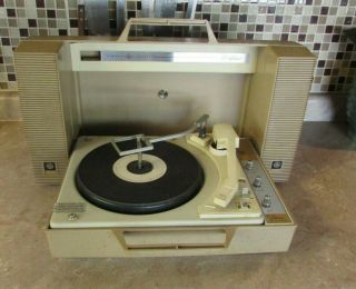 Vintage 1960s Ge General Electric Wildcat Portable Record Player Turntable