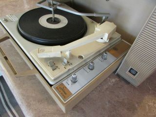Vintage 1960s GE General Electric Wildcat Portable Record Player Turntable 3