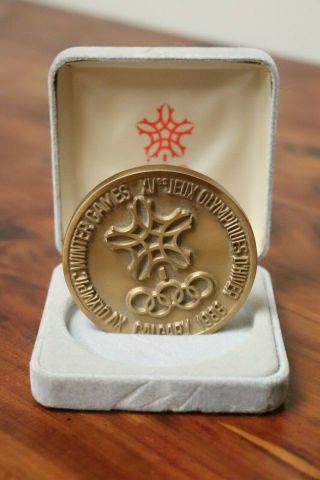 1988 Calgary Olympic Winter Games Participation Medal 2½ " 4.  4 Grams Display Box