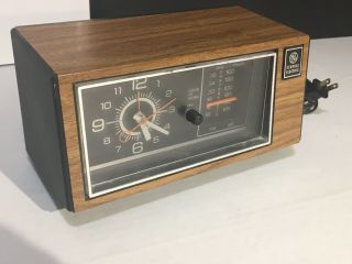 Vintage General Electric Ge Am/fm Clock Radio Model No.  7 - 4553c Walnut Grain