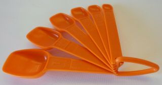 Tupperware Vintage Orange Nesting Set Of 7 Measuring Spoons W/ Ring Holder