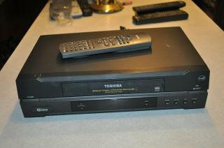 Toshiba W - 422 Vhs Player Video Cassette Recorder 4 Head Vcr With Remote