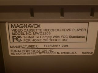 Magnavox MWD2205 VHS VCR DVD Player Recorder Combo w Remote & 3