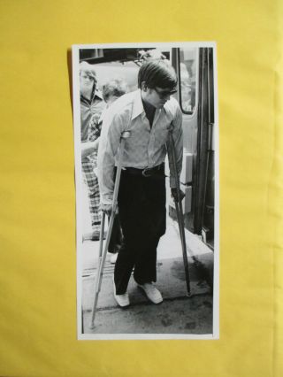 Vintage Glossy 6 1/2 X 13 3/4 Photo Of Carlton Fisk Boston Red Sox On Crutches