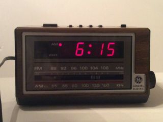 Vintage Ge Woodgrain Am Fm Compact Digital Clock Radio 7 - 4601a