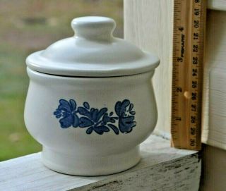 Vintage Pfaltzgraff Yorktowne Stoneware Sugar Bowl Jar 073 Usa Blue Flower