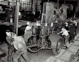1940 Vintage Photo York Safe & Lock Workers Move A 3 - Inch Anti - Aircraft Gun Ww2