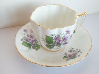 Vintage Royal Windsor Fine Bone China England Purple Violets Tea Cup & Saucer