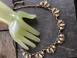 Vintage 17” Light Goldtone 1 " Triple Leaf Linked Choker Style Necklace - T