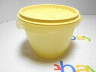 Vintage Tupperware Servalier Bowl/container 886 - 24 W/ Yellow Push Seal 812 - 17