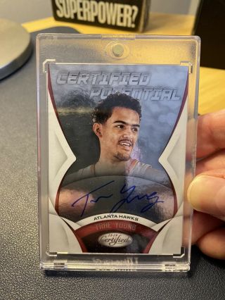 2018 - 19 Panini Certified Potential Trae Young Hawks Rc Auto