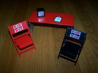 1998 Jakks Wwf Raw Is War Ringside Table & Folding Chairs With Tv Monitor