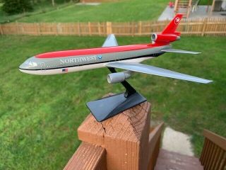 1/200 Northwest Airlines Mcdonnell Douglas Dc - 10 Display Model