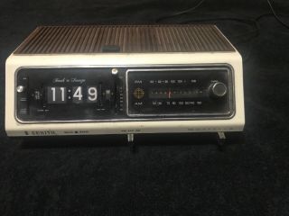 Vintage Zenith Touch N Snooze Radio Model No.  F462w2