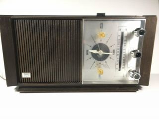 Sears Silvertone Solid State Analog Clock Radio Model 132.  2092000 Wood Grain & B