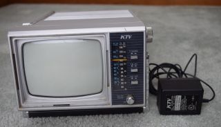 Vintage Ktv 5 " Black And White Tv/radio Ac/dc Model Kt526a