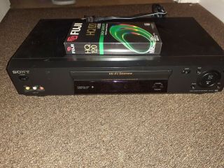 Sony Slv - N77 Vhs Vcr Recorder And With Fiji Vhs Hq 120