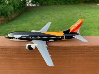 1/200 Southwest Airlines Boeing 737 In The Sea World Shamu Livery Display Model