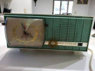 Vintage Rca Victor Model C - 3he Am Tube Radio Clock Turquoise Retro Jetsons