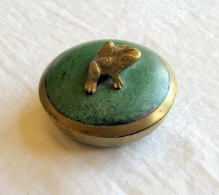 Vintage 3 3/4 " Round Brass Trinket Box With Frog On Lid L2