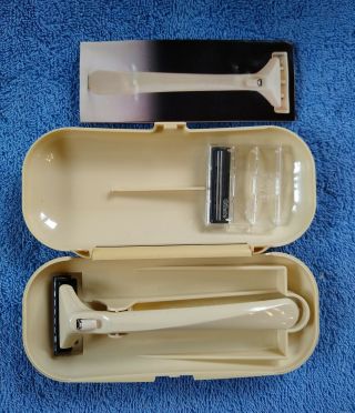 Vintage Gillette Just Whistle Atra Razor With Designer Case And 2 Cartridge 1980