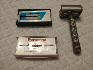 Vintage Gillette " Red Tip " Double Edge Safety Razor Date Code A - 2 Usa W/ Blades