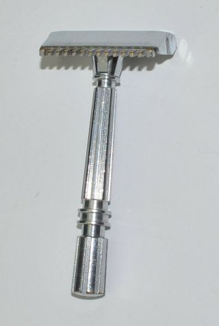 1930s Gem Micromatic Open Comb Single Edge Razor,  Shape