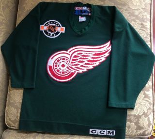 Detroit Red Wings CCM NHL Center Ice Green Blank Jersey Red Logo Boys Size L/XL 2
