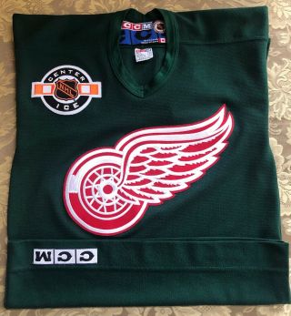 Detroit Red Wings CCM NHL Center Ice Green Blank Jersey Red Logo Boys Size L/XL 3