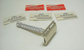 Vintage British Gillette Tech 3 - Piece Safety Razor Aluminum Handle,  Blades 28