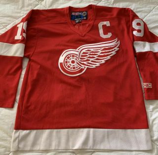 Vtg Steve Yzerman Detroit Red Wings Hockey Jersey Sweater Ccm Stitched Sz M
