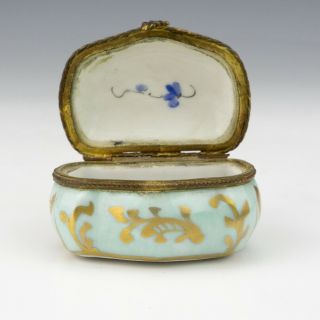 Vintage Limoges China - Hand Painted & Gilded Pill Or Trinket Box - Lovely 2