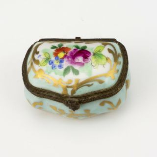 Vintage Limoges China - Hand Painted & Gilded Pill Or Trinket Box - Lovely 3