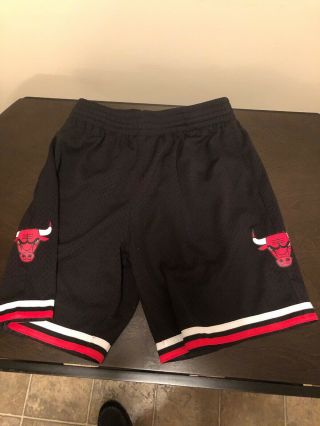 Mitchell And Ness Chicago Bulls Shorts Size Medium 1997 - 98