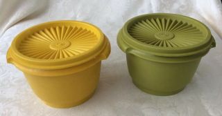 2 Vtg Tupperware Servalier Bowls W/lids,  20 Oz,  Green 886 - 5 And Yellow 886 - 8