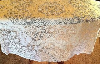 Vintage Round Ivory Quaker Lace Tablecloth – 60” – (685)