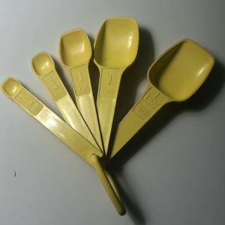 Tupperware Vintage Yellow Nesting Set Of 5 Measuring Spoons W Ring Holder