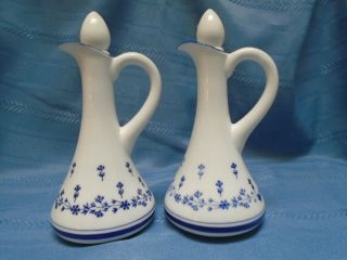 Vintage Oil & Vinegar Ceramic Set White And Blue Flowers Last Week To Buy