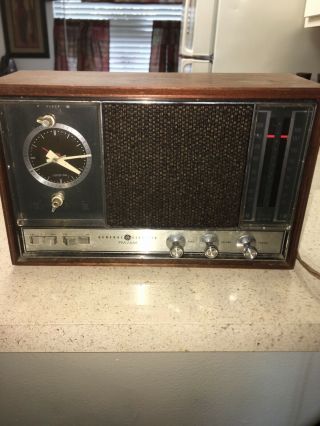 Vintage General Electric Alarm Clock Radio Model C2570b Walnut Finish On Wood
