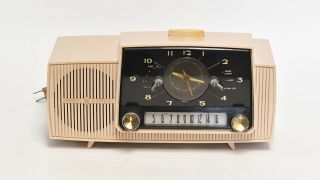 Retro General Electric Am Clock Radio Model Pink/beige Model C - 416