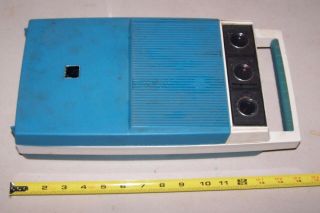 Vintage Magnavox Ac/dc Portable Record Player / Am Radio 33 45 Model 2rp211