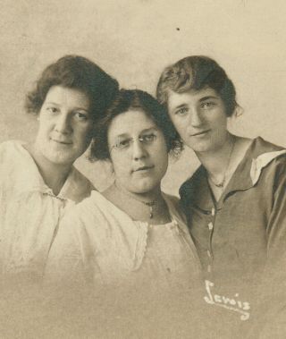 Vintage 1910 - 1930 Rppc Edwardian Real Photo Postcard Of 3 Women Ayres Cousins