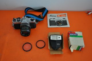 Pentax K1000 Slr 35mm Camera W/ 28mm F/2.  8 Lens & 2 Filters,  Af - 16 Flash