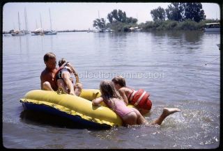 Vtg 1966 35mm Slide Man With 3 Girls Daughters In Lake With Inflatable Boat B31