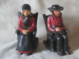 Vintage Cast Metal Amish Man Woman In Rocking Chairs 2 - In - 1 Salt Pepper Shakers