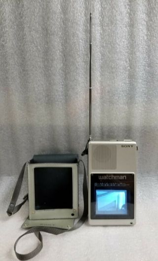 Sony Watchman Fd - 40a Portable Black And White Tv W/t Case.